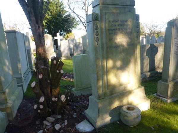 John & Annie Robertson's Grave Stone - Courtesy of Peter Aikman