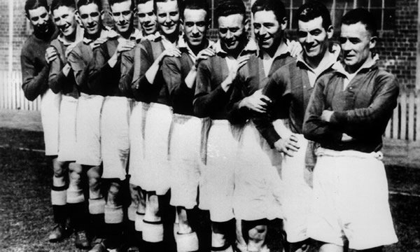 Aberdeen Football Club, Team Photo 1937-38 - Original B&W picture - No copyright - attached.