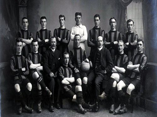 Aberdeen Football Club 1909-10, Team Photo - original B&W picture - No copyright - attached