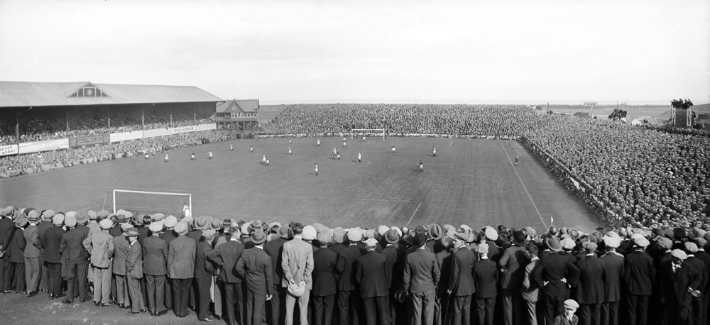Aberdeen 1 v 1 Rangers at Pittodrie, 07 Sept 1929 Aberdeen 1 v 1 Rangers at Pittodrie, 07 Sept 1929 - Original B&W picture - No copyright - attached.